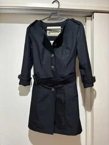 Herno 블랙 트렌치코트