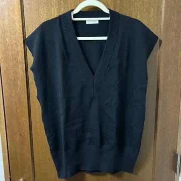 LavishGate 블랙 V넥 니트 베스트