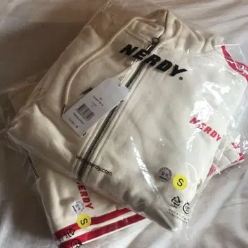 Nerdy 화이트 저지 셋업 맨투맨