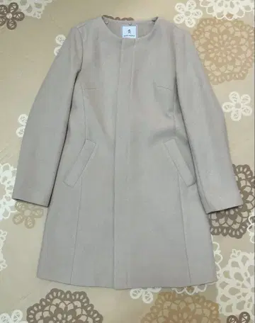 베이지 심플 롱 코트