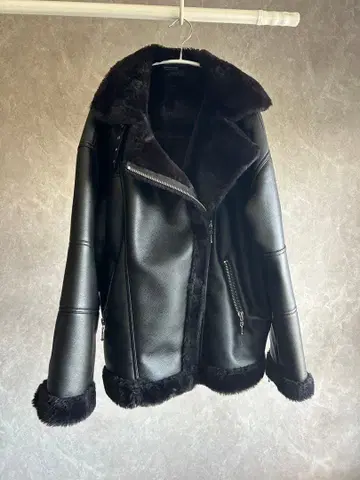 쥬에티 무스탕 라이더 자켓