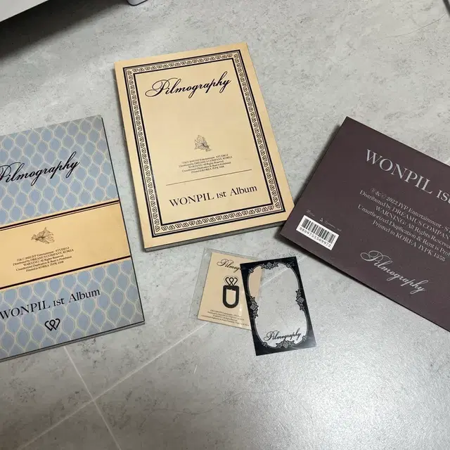원필 필모그래피 앨범 판매합니다. 모든 구성품 다 있어요. 미공포 포함