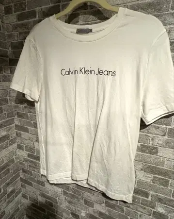 새상품급 Calvin Klein Jeans 화이트 T셔츠 M