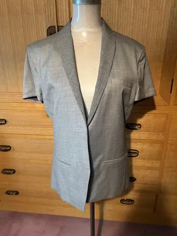 그레이 숏 슬리브 테일러드 자켓