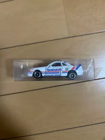 토미카 리복 스카이라인 GT-R R32