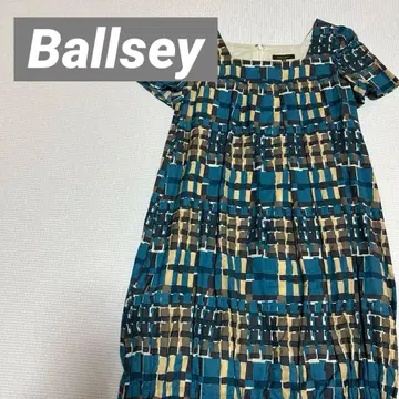 새상품급 BALLSEY 투모로우랜드 올 패턴 무릎 기장 원피스