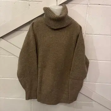 스콧 클럽 구매 베이지 터틀넥 스웨터