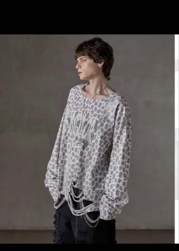 GRANCY 올 패턴 큐빅 그래픽 롱 T 그랑 L