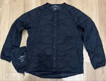 유니클로 화이트 마운티니어링 다운 자켓 블랙 size:M