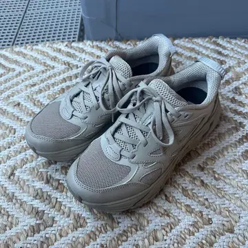 [ 가격 인하 ] [ 새상품급 ] HOKA CLIFTON L 23.5cm