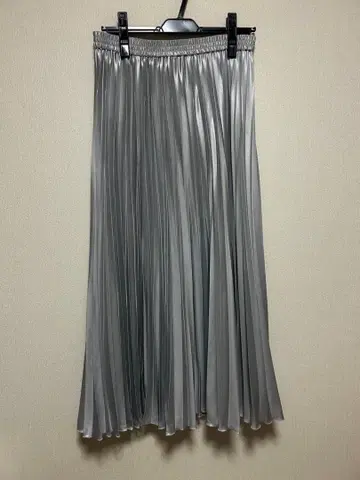 언타이틀 광택 실버 플리츠 롱 스커트 사이즈 3 새상품급