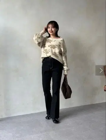 Thevon.자카드 샤기 니트 아이보리