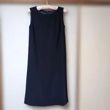 네이비 슬리브리스 무릎 기장 원피스