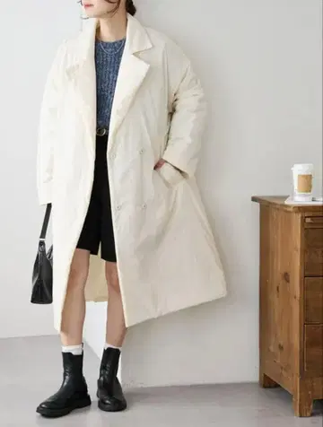 새상품 [Discoat] 충전솜 패딩 코트 아이보리