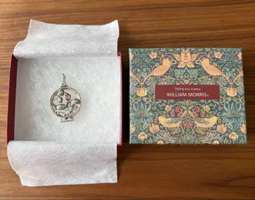 록산 윌리엄 모리스 공식 주얼리 [딸기 도둑] 루페 펜던트 탑