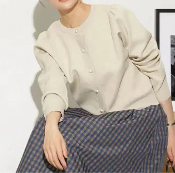 택 포함 미사용 새상품 나노 유니버스 펄 버튼 가디건 베이지