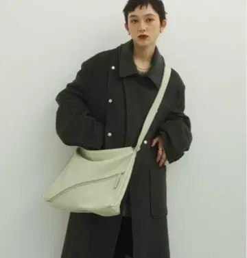 Knuth Marf front zip pocket shoulder