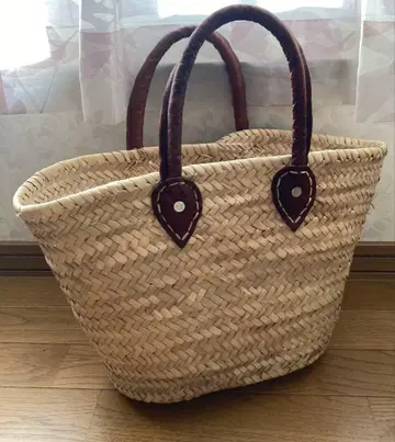 스트로우 소재 바스켓백