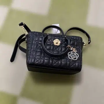 새상품 클레이 세레나 2way 미니백 블랙 퀼팅