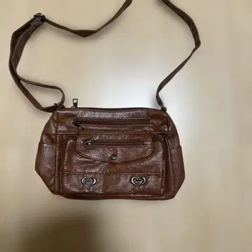 브라운 숄더백 하트형 포켓