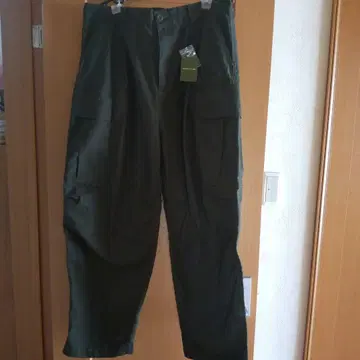 [ 택 포함 새상품 ] FREAK'S STORE 카고 팬츠 올리브