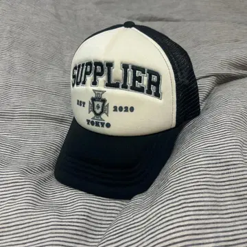 Supplier 트래커 캡 화이트/블랙