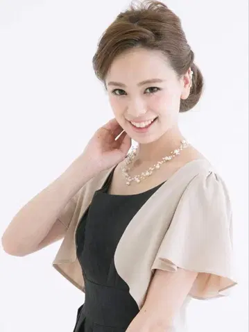 새상품 택 포함 볼레로 퍼프 슬리브 비쥬 자켓 결혼식 2차 모임