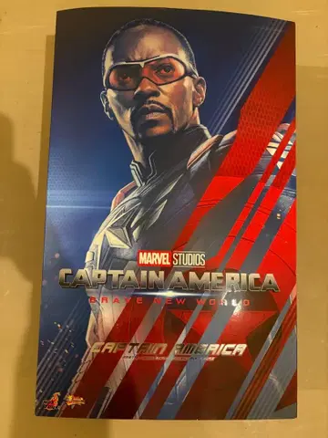 핫토이즈 캡틴 아메리카 브레이브 뉴 월드