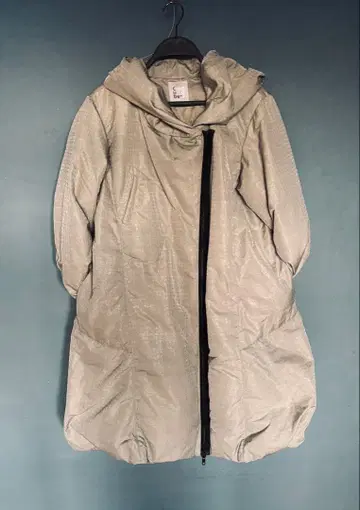 택 포함 새상품 71500엔 센소유니코 Cube-Cube 다운 코트