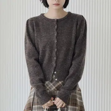 UNE MANSION 실버 버튼 리브 숄더 퍼프 블러 니트 가디건