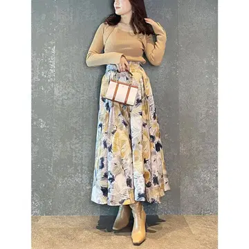 M 사이즈 에이미 이스트 월 Margot flower 턱 플레어 스커트
