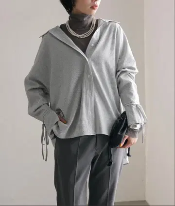 La TOTALITE 전개 리본 커프스 셔츠