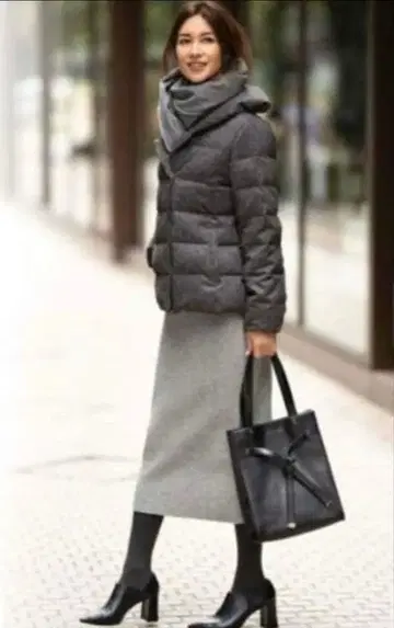 자유구 온워드 카시야마 새틴 타프타 숏 기장 다운 코트