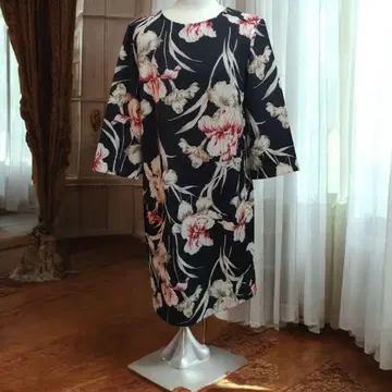 이탈리아제 꽃무늬 7부 소매 원피스 블랙