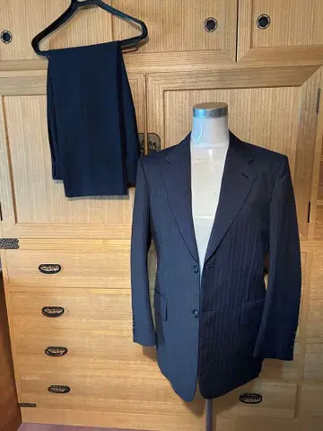 다크 블루 비즈니스 정장 3버튼