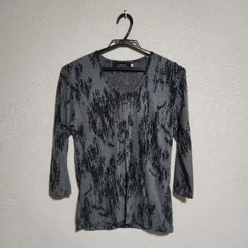 L7 REAL HIP 그레이 블랙 7부 소매 V넥 티셔츠