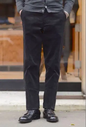 블랙 코듀로이 슬림핏 팬츠