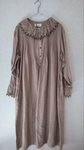 나추바이 스캘럽 프릴 원피스