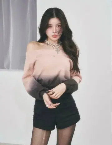 Darich 24AW 그라데이션 오프숄더 니트탑 DD 로고