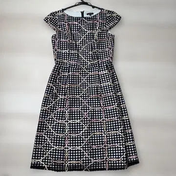 TOCCA 슬리브리스 기하학 패턴 원피스