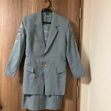 그레이 셋업 자켓과 반팔 원피스