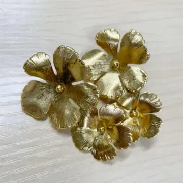 제니퍼 베어 플라워 모티브 귀걸이