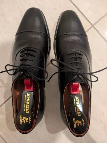 스코치 그레인 가죽 신발