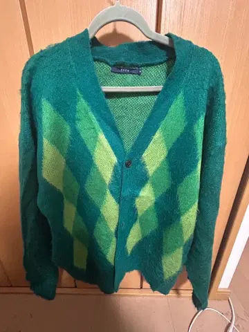 다이아몬드 패턴 가디건 그린 계열