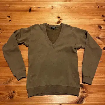 A.P.C. 올리브 V넥 스웨터 S