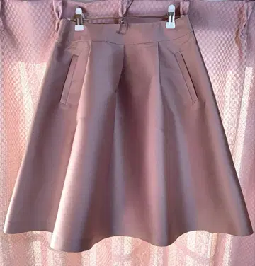 새상품급 엠즈 그레이시 새틴 플레어 스커트 38