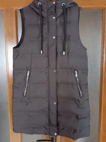 ZARA 후드 부착 블랙 다운 베스트