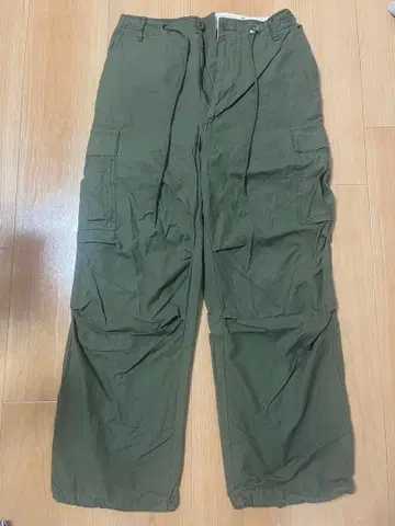 카고 팬츠 올리브 색상 드로 코드 포함