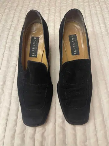 [ 새상품급 ] ROSSETTI 블랙 스웨이드 펌프스 38하프