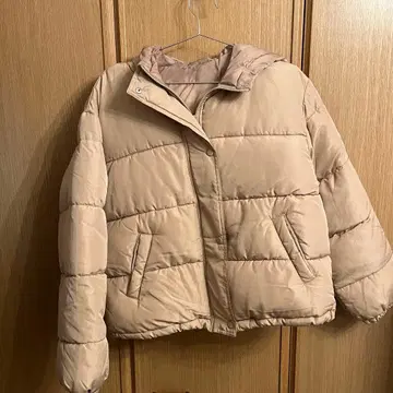 M 사이즈 베이지 후드 부착 다운 자켓